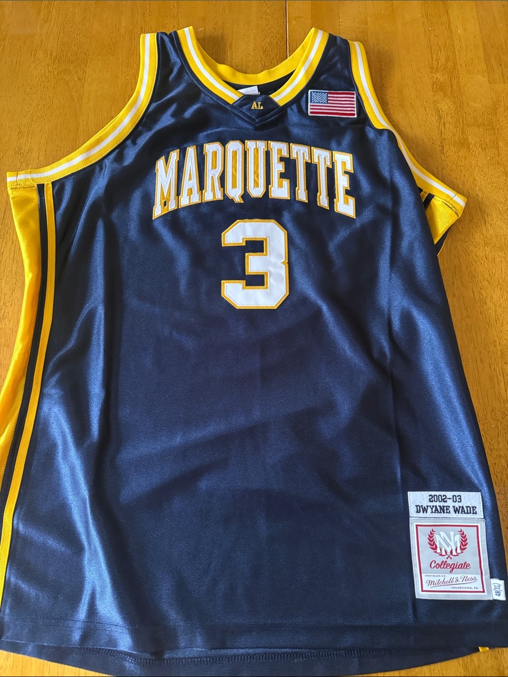 Dwayne Wade Men’s Large Mitchell & Ness Marquette Jersey